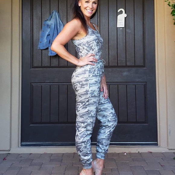 Camo drawstring waist jogger tank jumpsuit - Picture 2 of 4